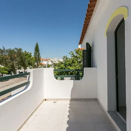 Feels Like Sunny House With Pool